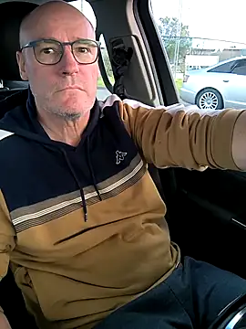 Snapshot of bogland33 chatting on 03/21/25, 04:07 bogland33 online show from 03/21/25, 04:07