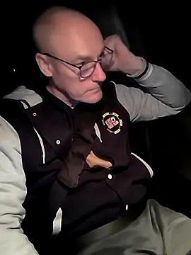 Snapshot of bogland33 chatting on 03/22/25, 02:16 bogland33 online show from 03/22/25, 02:16