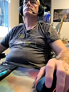 Snapshot of bogland33 chatting on 03/22/25, 04:04 bogland33 online show from 03/22/25, 04:04