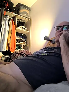 Snapshot of bogland33 chatting on 09/09/25, 06:57 bogland33 online show from 09/09/25, 06:57