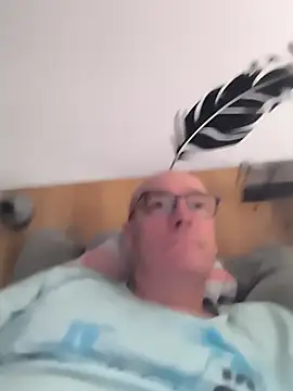 Snapshot of bogland33 chatting on 09/14/25, 02:16 bogland33 online show from 09/14/25, 02:16