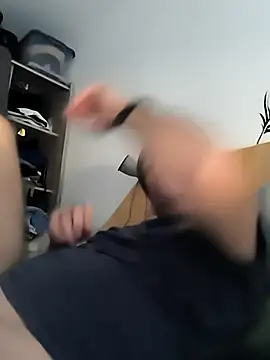 Snapshot of bogland33 chatting on 09/17/25, 09:22 bogland33 online show from 09/17/25, 09:22