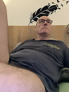 Snapshot of bogland33 chatting on 09/20/25, 09:38 bogland33 online show from 09/20/25, 09:38