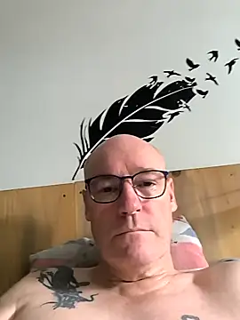 Snapshot of bogland33 chatting on 09/22/25, 09:11 bogland33 online show from 09/22/25, 09:11