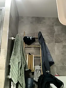 Snapshot of bogland33 chatting on 09/30/25, 06:02 bogland33 online show from 09/30/25, 06:02