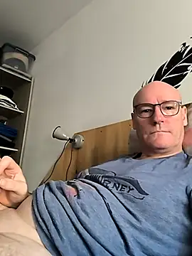 Snapshot of bogland33 chatting on 10/05/25, 11:08 bogland33 online show from 10/05/25, 11:08