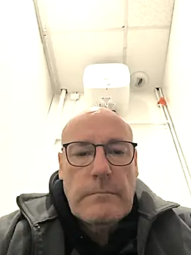 Snapshot of bogland33 chatting on 10/09/25, 10:46 bogland33 online show from 10/09/25, 10:46