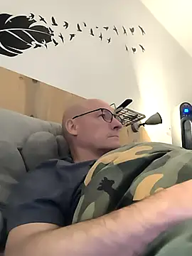 Snapshot of bogland33 chatting on 10/11/25, 10:41 bogland33 online show from 10/11/25, 10:41