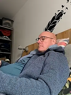 Snapshot of bogland33 chatting on 10/19/25, 11:55 bogland33 online show from 10/19/25, 11:55