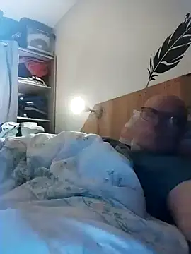 Snapshot of bogland33 chatting on 10/20/25, 12:00 bogland33 online show from 10/20/25, 12:00