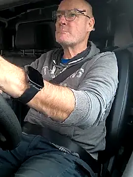 Snapshot of bogland33 chatting on 10/24/25, 01:40 bogland33 online show from 10/24/25, 01:40