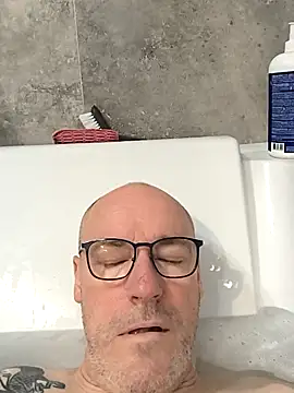 Snapshot of bogland33 chatting on 10/25/25, 12:56 bogland33 online show from 10/25/25, 12:56