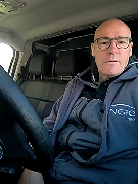 Snapshot of bogland33 chatting on 10/27/25, 11:36 bogland33 online show from 10/27/25, 11:36