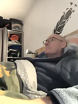 Snapshot of bogland33 chatting on 11/02/25, 08:33 bogland33 online show from 11/02/25, 08:33