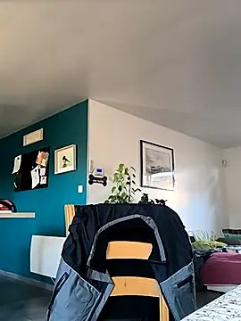 Snapshot of bogland33 chatting on 11/04/25, 08:02 bogland33 online show from 11/04/25, 08:02