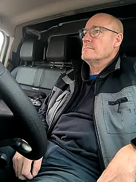 Snapshot of bogland33 chatting on 11/07/25, 11:32 bogland33 online show from 11/07/25, 11:32