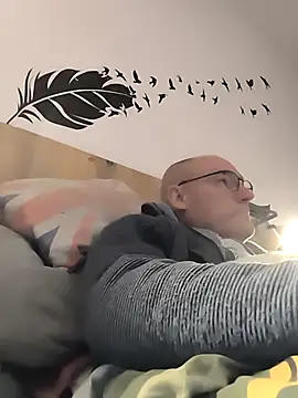 Snapshot of bogland33 chatting on 11/07/25, 11:38 bogland33 online show from 11/07/25, 11:38