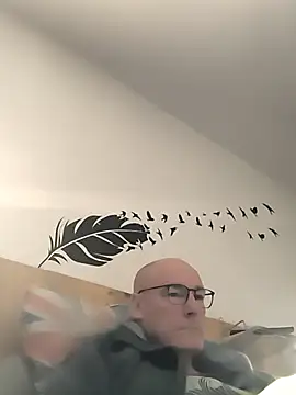 Snapshot of bogland33 chatting on 11/10/25, 10:53 bogland33 online show from 11/10/25, 10:53