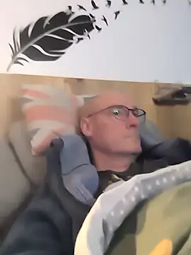 Snapshot of bogland33 chatting on 11/12/25, 08:41 bogland33 online show from 11/12/25, 08:41