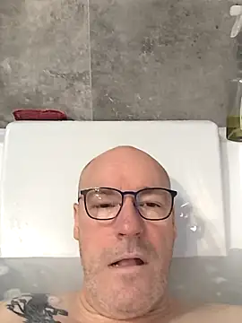 Snapshot of bogland33 chatting on 11/15/25, 01:07 bogland33 online show from 11/15/25, 01:07