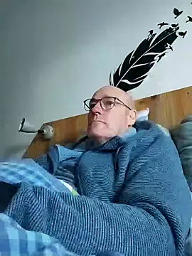 Snapshot of bogland33 chatting on 11/25/25, 12:49 bogland33 online show from 11/25/25, 12:49