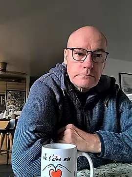 Snapshot of bogland33 chatting on 11/26/25, 07:42 bogland33 online show from 11/26/25, 07:42