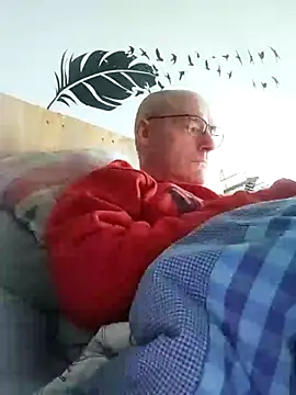 Snapshot of bogland33 chatting on 11/27/25, 08:05 bogland33 online show from 11/27/25, 08:05