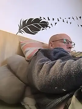 Snapshot of bogland33 chatting on 12/03/25, 08:07 bogland33 online show from 12/03/25, 08:07