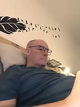 Snapshot of bogland33 chatting on 12/04/25, 08:39 bogland33 online show from 12/04/25, 08:39