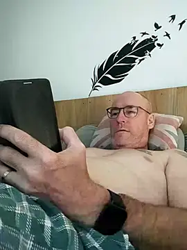 Snapshot of bogland33 chatting on 07/10/26, 06:32 bogland33 online show from 07/10/26, 06:32