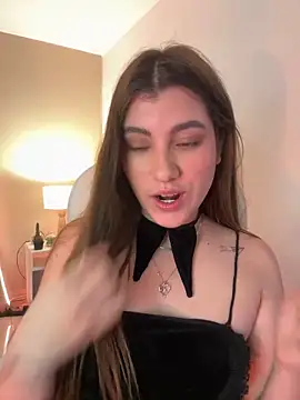 Snapshot of ARITOO_ chatting on 01/08/25, 08:06 ARITOO online show from 01/08/25, 08:06