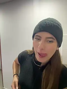 Snapshot of ARITOO_ chatting on 03/01/25, 08:34 ARITOO online show from 03/01/25, 08:34