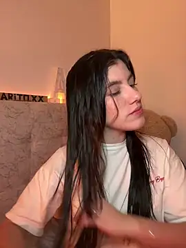 Snapshot of ARITOO_ chatting on 10/25/25, 06:32 ARITOO online show from 10/25/25, 06:32