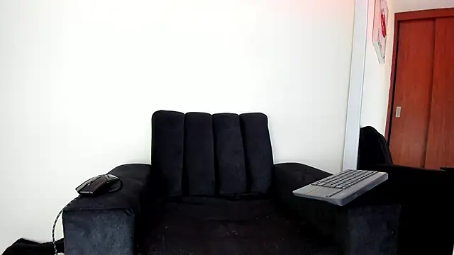 Snapshot of its__angelica_ chatting on 12/23/24, 06:16 its  angelica  online show from 12/23/24, 06:16