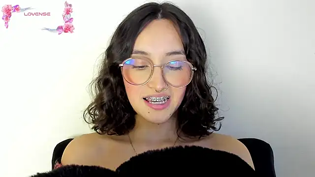 Snapshot of its__angelica_ chatting on 02/02/25, 11:00 its  angelica  online show from 02/02/25, 11:00