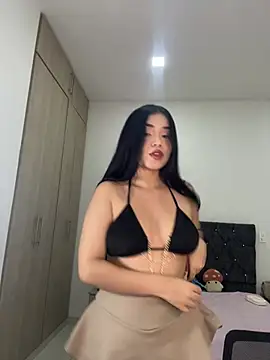 Snapshot of AuroraFiore chatting on 06/19/26, 01:43 AuroraFiore online show from 06/19/26, 01:43