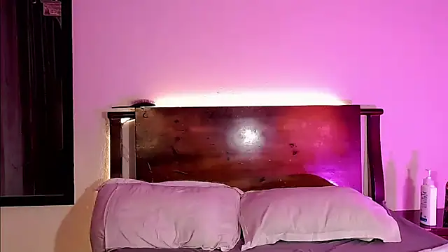 MimiRodriguez online show from 12/12/24, 08:57