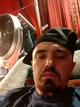 Snapshot of HungJonny99 chatting on 03/01/25, 08:42 HungJonny99 online show from 03/01/25, 08:42