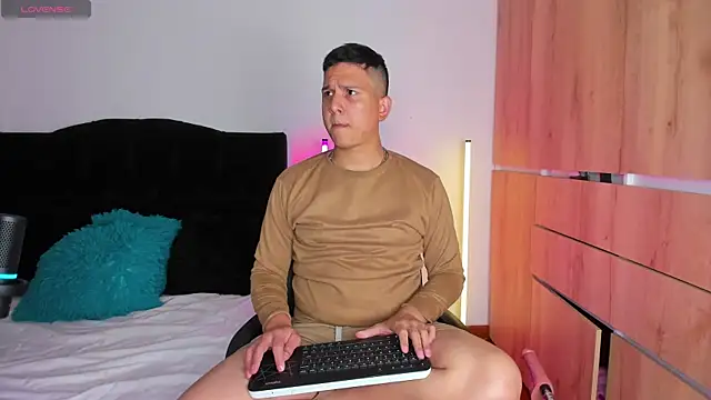 Snapshot of ANDREZALVAREZ chatting on 11/12/25, 03:18 ANDREZALVAREZ online show from 11/12/25, 03:18