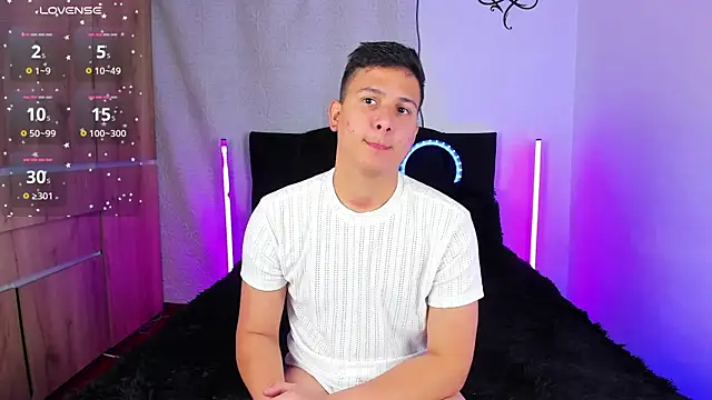 Snapshot of ANDREZALVAREZ chatting on 01/17/26, 06:29 ANDREZALVAREZ online show from 01/17/26, 06:29