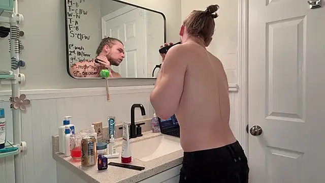 Snapshot of DaddydayDrinkzz chatting on 12/31/24, 04:57 DaddydayDrinkzz online show from 12/31/24, 04:57