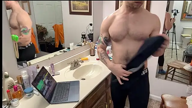 Snapshot of DaddydayDrinkzz chatting on 02/08/25, 05:40 DaddydayDrinkzz online show from 02/08/25, 05:40