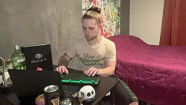 Snapshot of DaddydayDrinkzz chatting on 03/18/25, 05:20 DaddydayDrinkzz online show from 03/18/25, 05:20