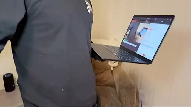 Snapshot of DaddydayDrinkzz chatting on 12/21/25, 05:25 DaddydayDrinkzz online show from 12/21/25, 05:25