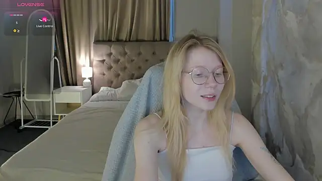 Esme Runn online show from 07/03/26, 03:13