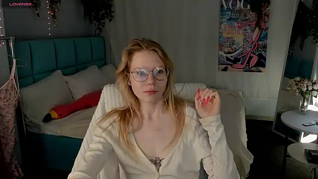 Esme Runn online show from 07/06/26, 03:03