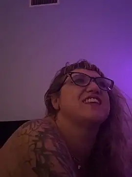 Snapshot of Babette_xox chatting on 10/21/25, 10:38 Babette xox online show from 10/21/25, 10:38