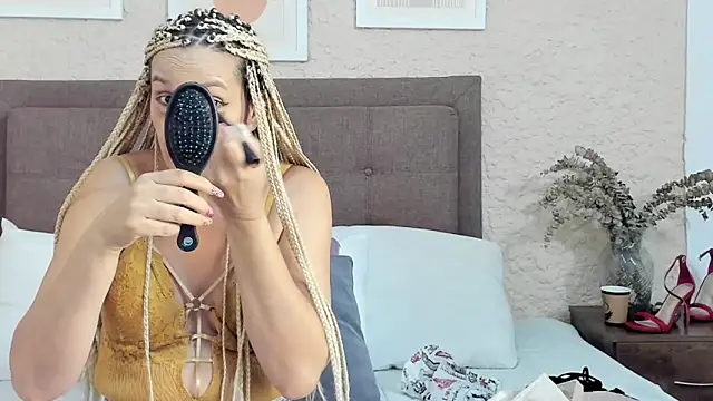 Snapshot of CarolinaGlamour chatting on 09/10/25, 02:33 CarolinaGlamour online show from 09/10/25, 02:33