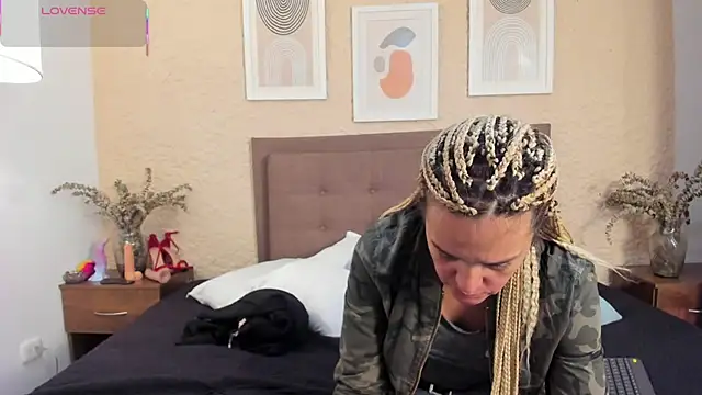 Snapshot of CarolinaGlamour chatting on 09/24/25, 02:59 CarolinaGlamour online show from 09/24/25, 02:59