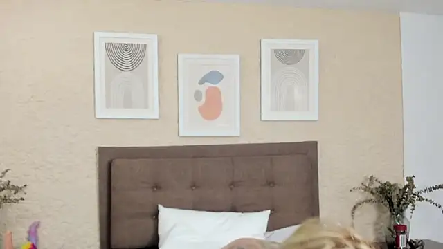 Snapshot of CarolinaGlamour chatting on 10/15/25, 02:22 CarolinaGlamour online show from 10/15/25, 02:22